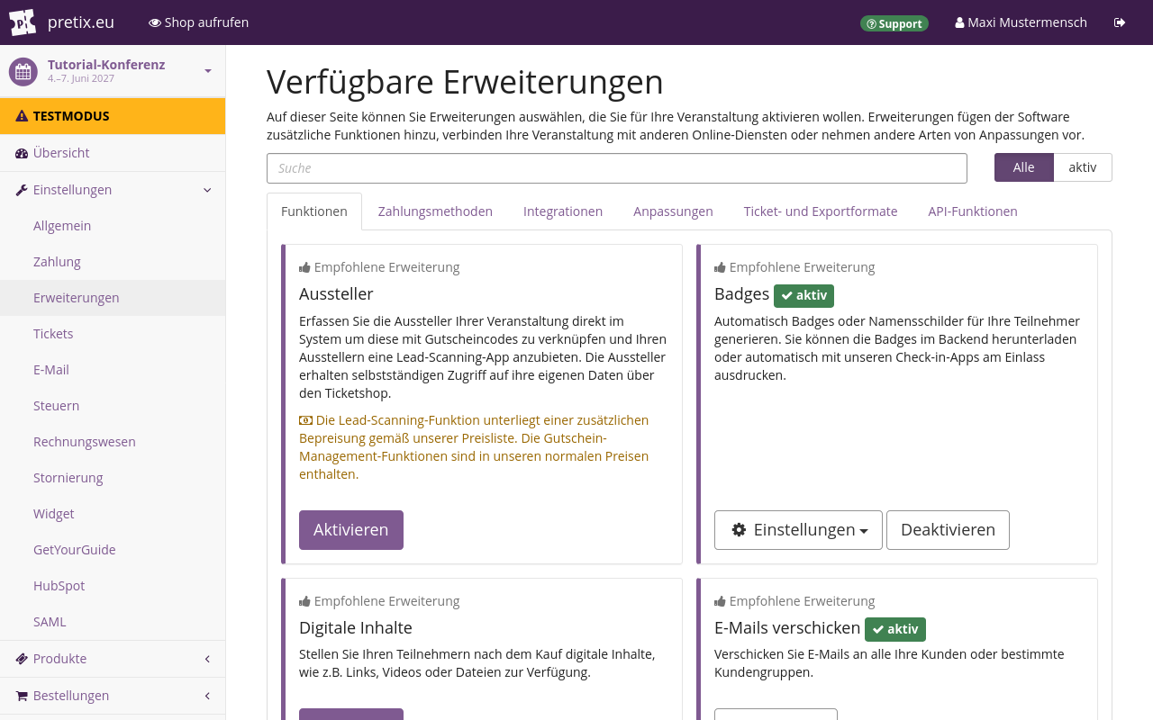 Auf der Seite 'Verfügbare Erweiterungen' ist der Reiter 'Funktionen' geöffnet. Als empfohlene Erweiterungen werden Aussteller, Badges, Digitale Inhalte und E-Mails verschicken angezeigt. Badges ist aktiv und hier finden sich Buttons für Einstellungen und zum Deaktivieren der Erweiterung.